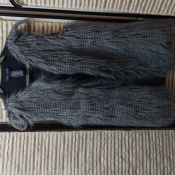 Totally Fun Faux Fur vest - Picture 1 of 3